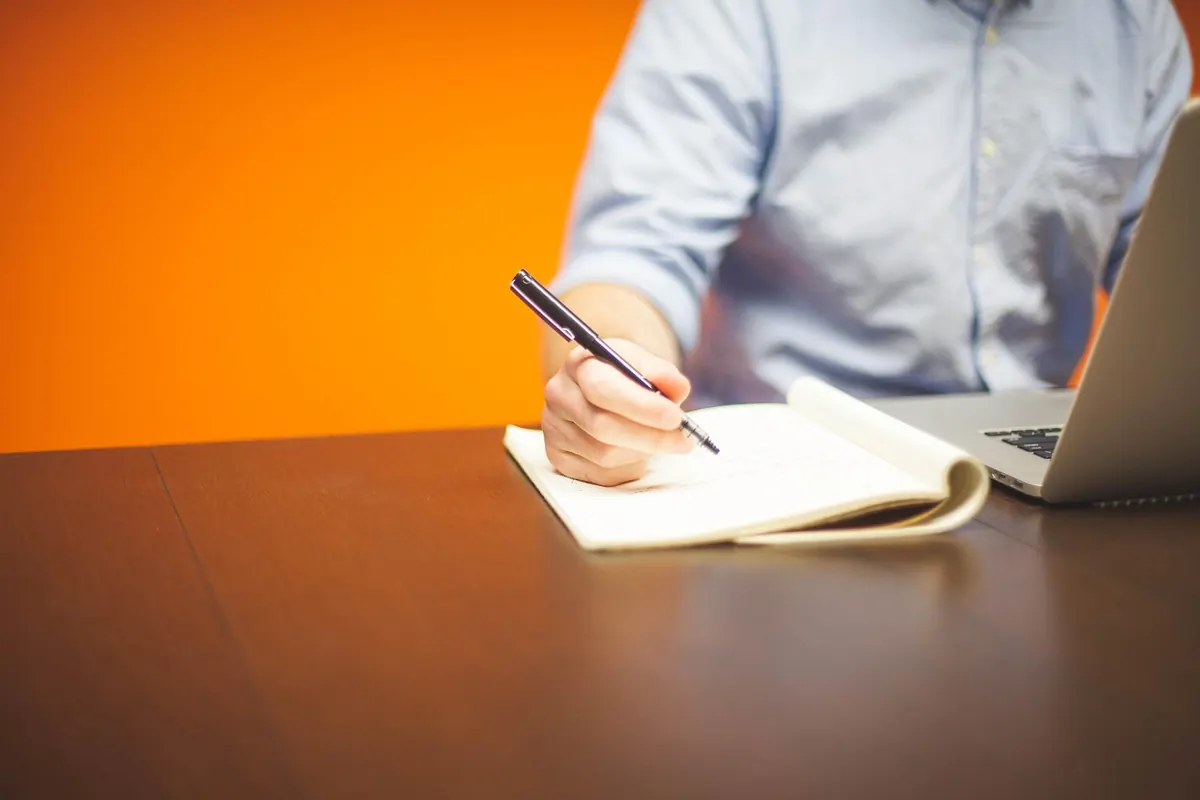 Free vs Paid AI Writing Assistants: What UK Small Businesses Need to Know